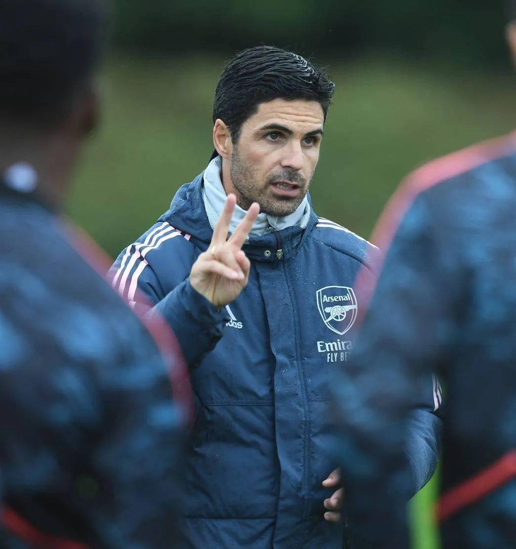 关于清晨北京国安调整名单以备欧联，更衣室发声环节打磨，底气十足，临场指挥获称赞的信息