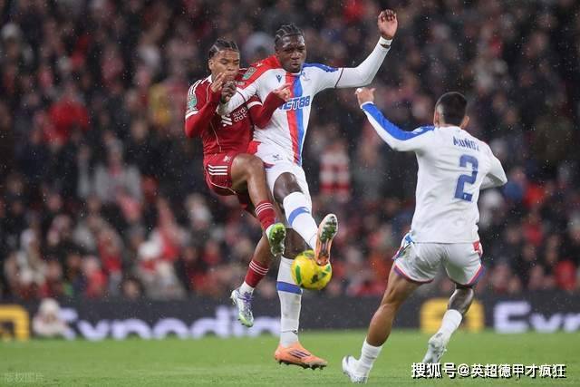 利物浦训练开放日,冲刺阶段复出首秀引欢呼,德甲在即,阵容厚度经受考验的简单介绍 利物浦训练开放日,冲刺阶段复出首秀引欢呼,德甲在即,阵容厚度经受考验的简单介绍